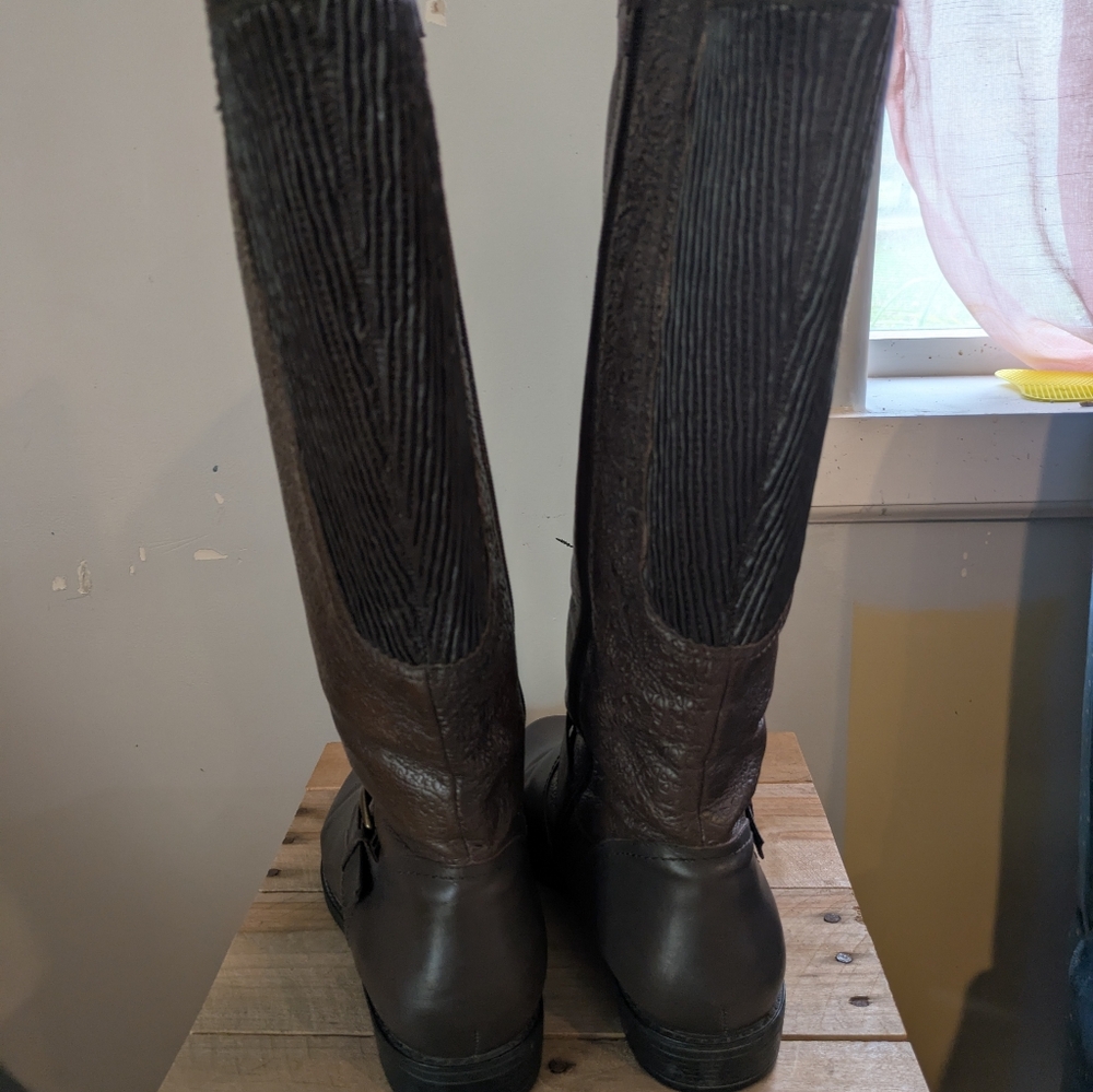 David Tate Brown Embossed Leather Knee-High Heeled Boots - Picture 4 of 8